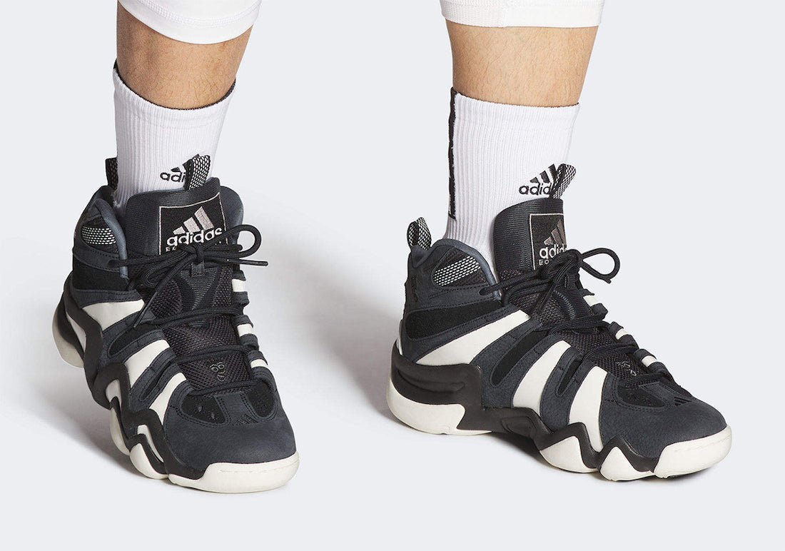 Adidas trará de volta Crazy 8 “Black/White” | THE GAME Adidas trará de volta Crazy 8 “Black/White” | THE GAME