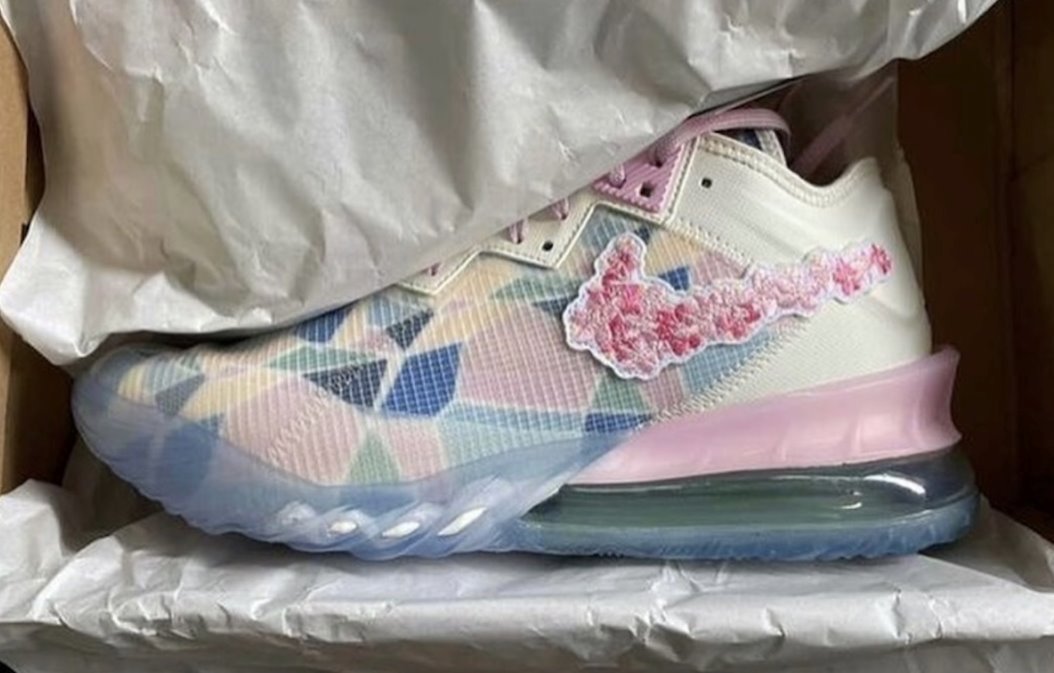 LeBron18 low 桜 As primeiras imagens do Atmos x Nike LeBron 18 Low Sakura | THE GAME