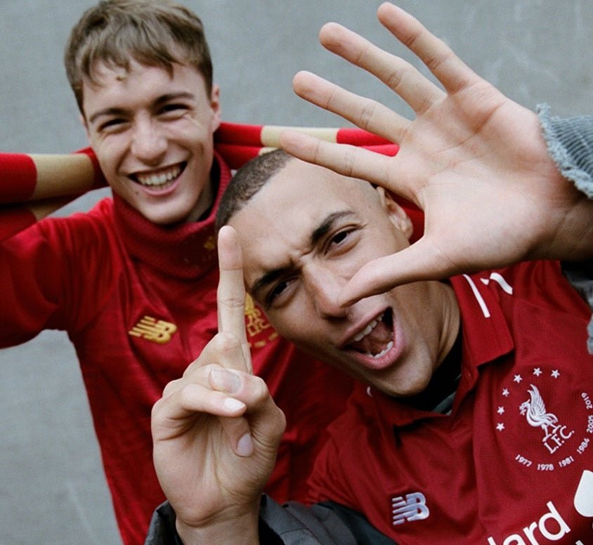 New Balance revela coleção Six Times que homenageia o Liverpool FC