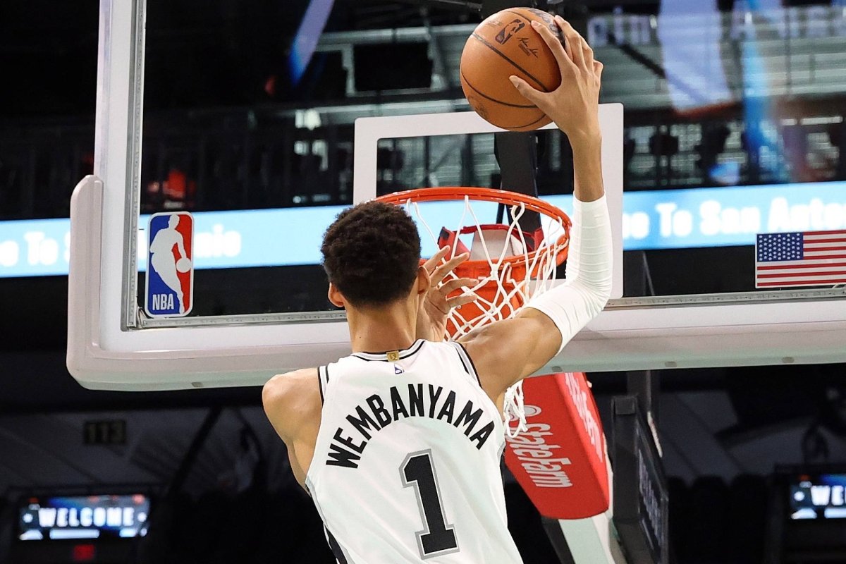Victor Wembanyama, a nova estrela da NBA, negocia contrato com a