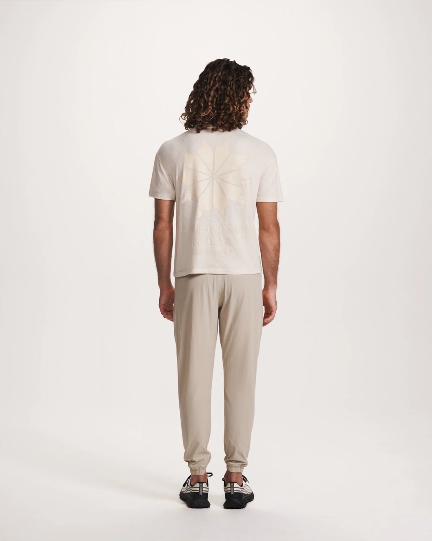 T-Shirt AIMO Camiseta Day Off Runner Friends "Off White" - THE GAME