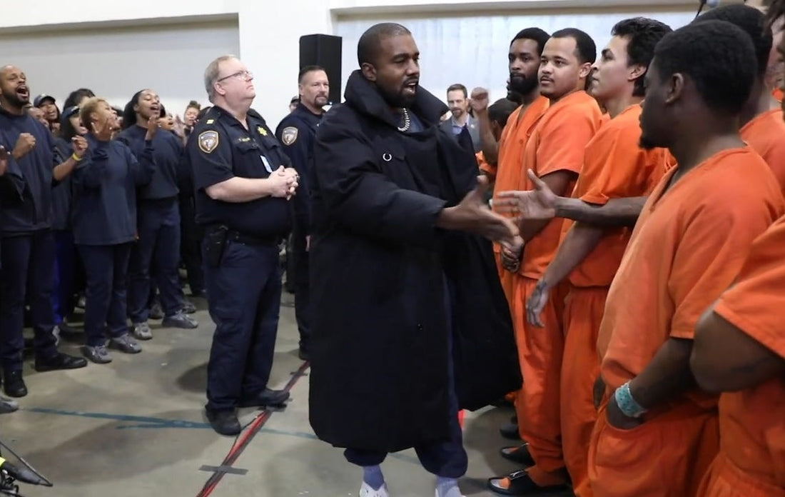 Kanye West realiza concerto do Sunday Service para prisioneiros no condado de Harris