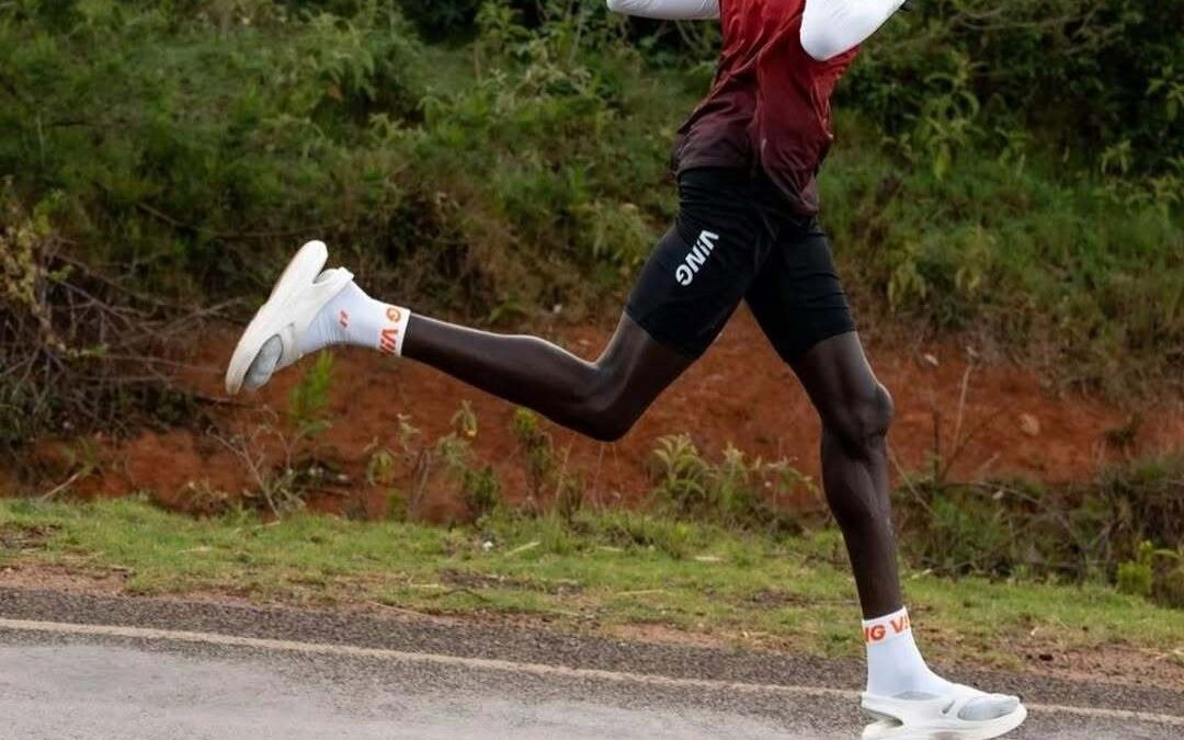 Corredor vence maratona com sandálias de carbono