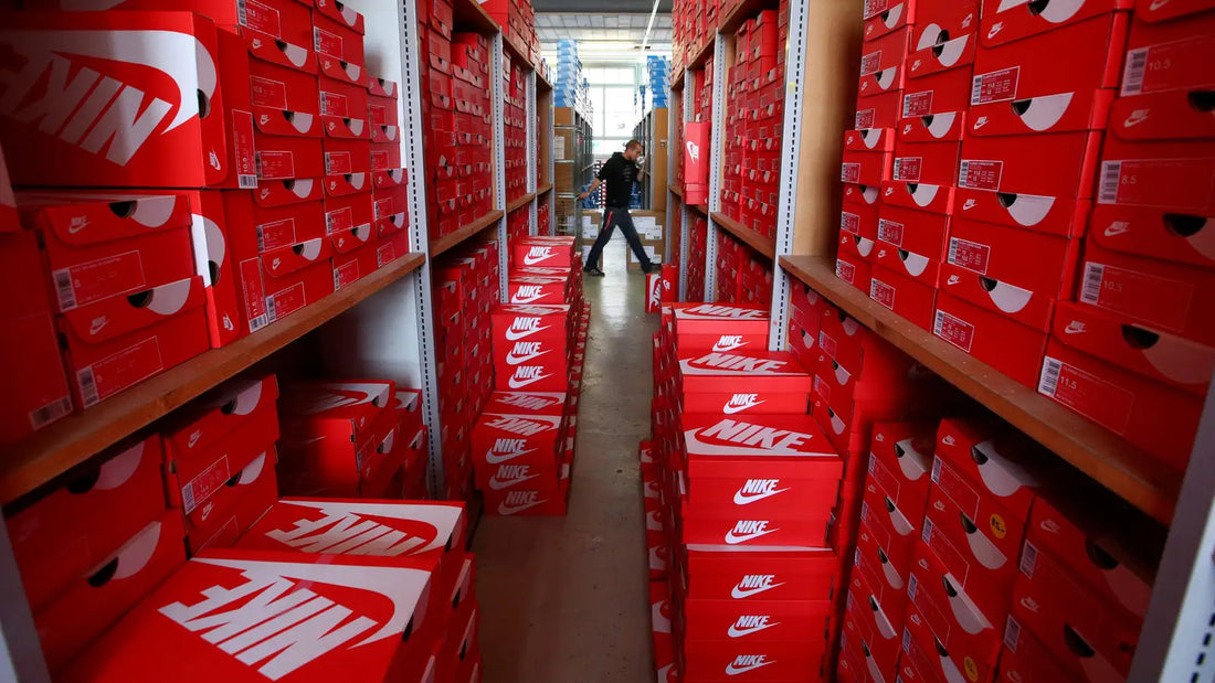 Ações da Nike flertam com a maior queda em 26 anos e puxam ações de Adidas e Puma