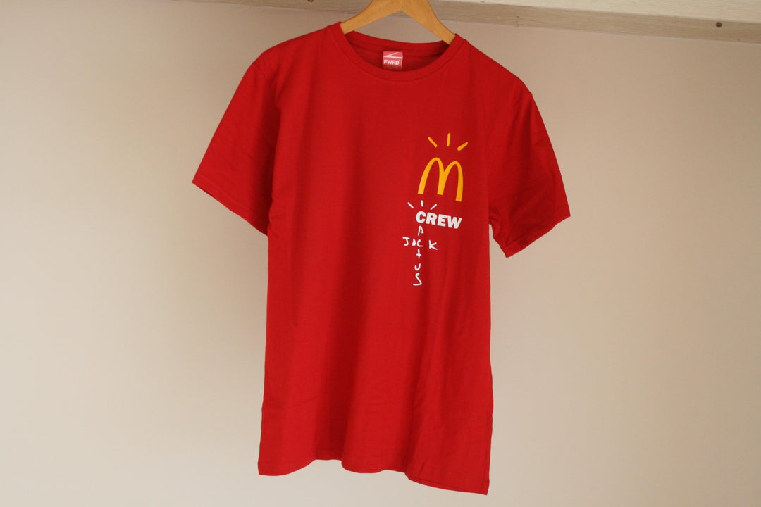 Funcionários colocam à venda camiseta de merchandising Travis Scott x McDonald