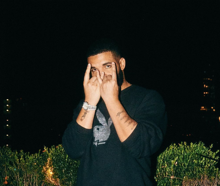 Drake faz tatuagem 'provocando' os Beatles após bater mais um recorde