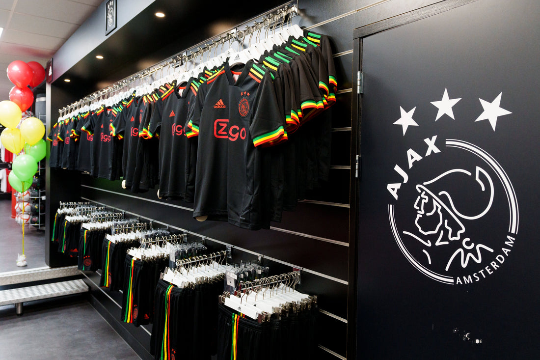 Ajax da Holanda lança uniforme número 3 inspirado em Bob Marley