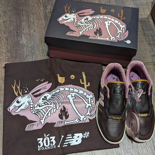 Collab entre 303 Boards, Jeremy Fish e New Balance lança Numeric 480 “Silly Pink Bunnies”