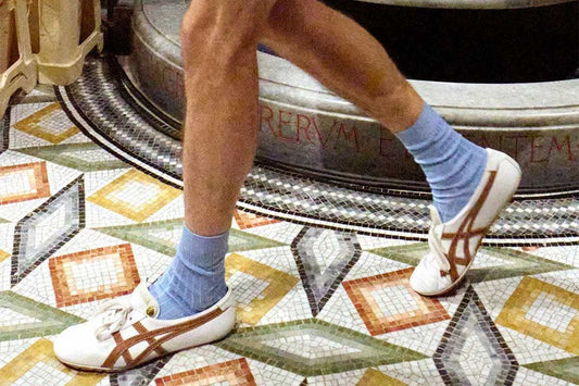 Parceria com Onitsuka Tiger marca a primeira de calçado da Versace