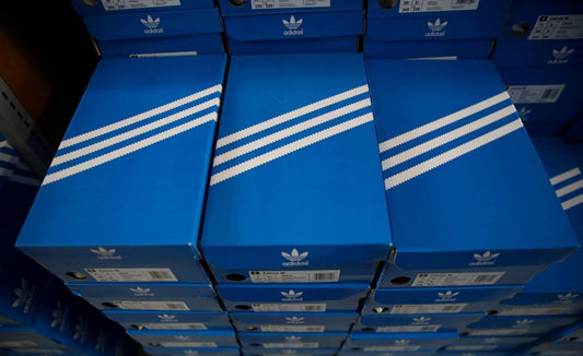 Ações da Adidas caem 1,3% na bolsa alemã e marca segue na batalha pelas três listras - THE GAME