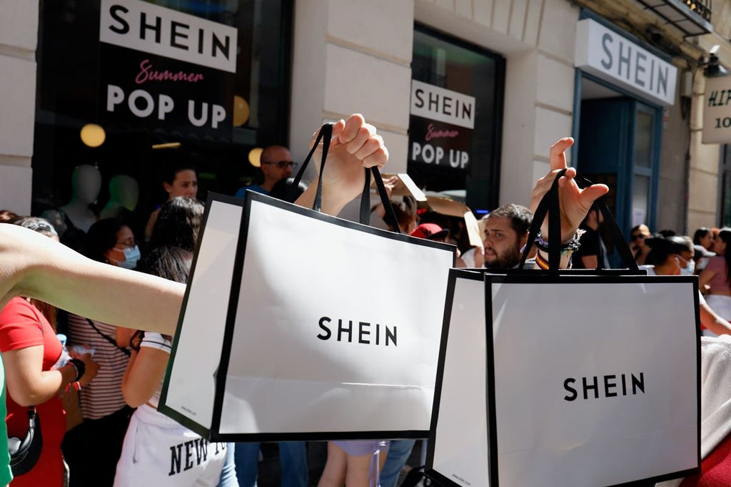 Shein é a marca de moda mais popular do mundo segundo dados do