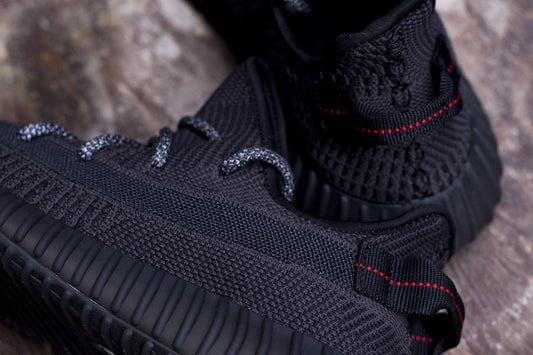 Chegou a vez do lançamento do Yeezy Boost 350 V2 "Black" - THE GAME