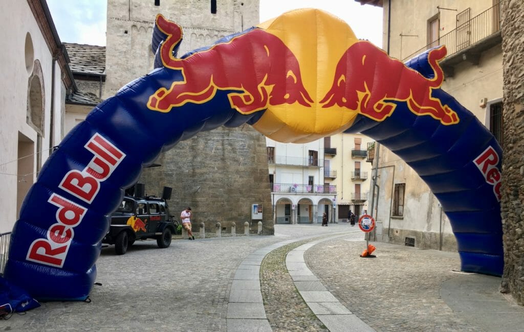Como, quando e por que a Red Bull entrou para o mundo do esporte - THE GAME