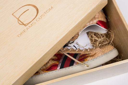 Conheça a Dreams Custom: a marca que utiliza couros exóticos e monogramas para customizar sneakers e acessórios