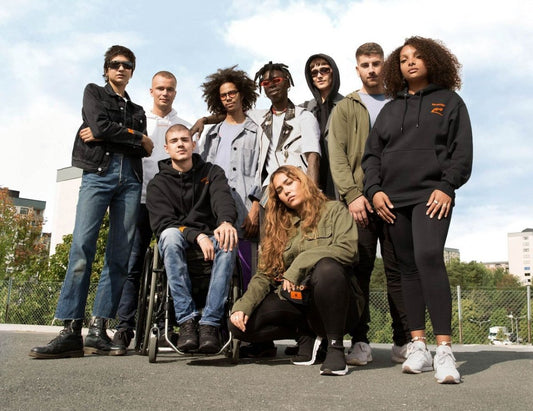 Conheça a marca de streetwear sueca WEEKDAY e sua colaboração com a NON-VIOLENCE - THE GAME