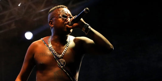 Djonga é processado em 200 mil reais por faltar evento com dono envolvido em caso de estupro - THE GAME