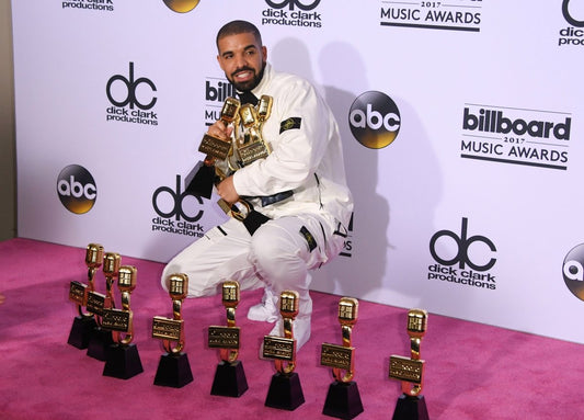 Drake empata com Beatles em recorde da Billboard Hot 100 - THE GAME