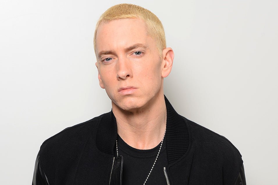 Eminem está vendendo raro par de tênis em ajuda ao combate da COVID-19 - THE GAME