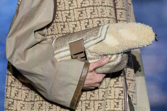 Fendi apresenta novas bolsas Baguette em fomato de pão - THE GAME
