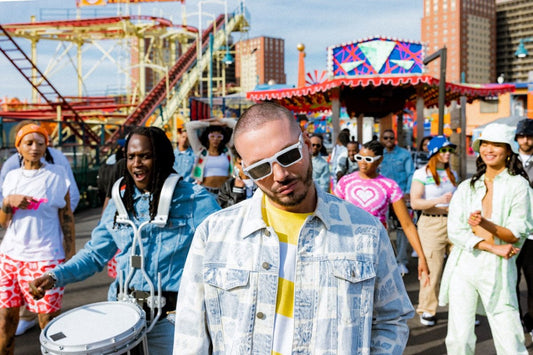 GUESS Originals e J Balvin lançam coleção Amor Summer 2022 - THE GAME