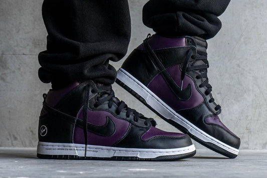Imagens on-feet detalham Fragment x Nike Dunk High “Beijing” - THE GAME