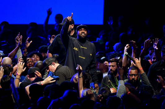 Kanye West traz o projeto "Sunday Service" para o The Forum em Los Angeles - THE GAME