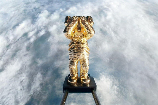 KAWS lança Companion astronauta em parceria com AllRightsReserved - THE GAME