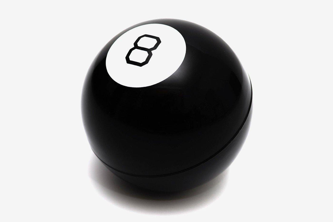 Magic 8 Ball icônica da Stüssy é imortalizado como brinquedo - THE GAME