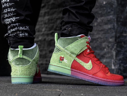 Novos detalhes sobre a chegada do Nike SB Dunk High Strawberry Cough - THE GAME