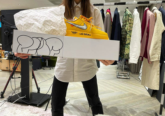 O Off-White x Air Force 1 Low Yellow de Virgil Abloh para LeBron James - THE GAME