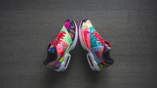 Os detalhes do colorido Atmos x Nike Air Max2 Light QS - THE GAME