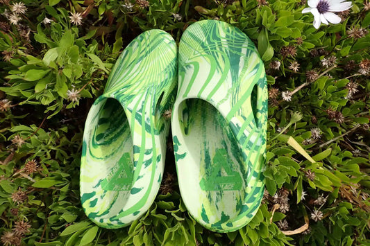 Palace e Crocs colaboram em Crocs Mellow Clog - THE GAME