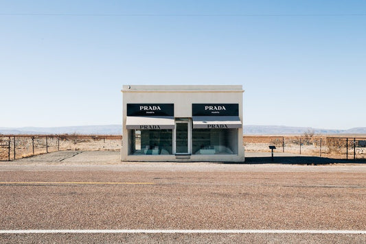 Prada Marfa anda causando impacto na vizinhança - THE GAME