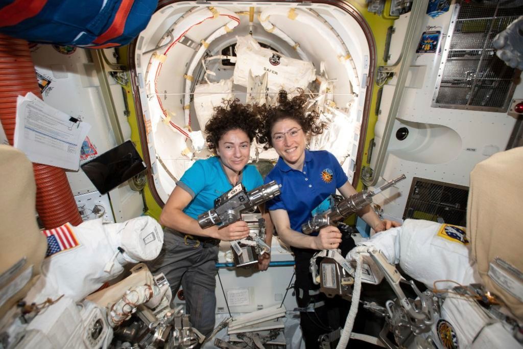 Primeiro Spacewalk só de mulheres é realizado na NASA - THE GAME