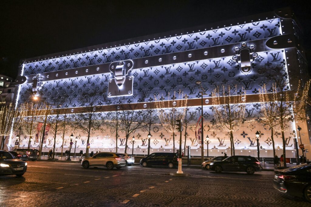 Louis Vuitton abrirá seu primeiro hotel de luxo em Paris até 2026