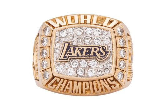Réplica de anel de campeão de Kobe Bryant é vendido por US $ 206.000,00 - THE GAME