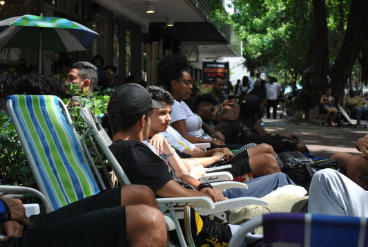 Sneakerheads e resellers fazem dois dias de fila na adidas Originals Ipanema para o novo Yeezy "Beluga 2.0" - THE GAME