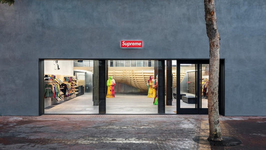 Supreme Fecha Lojas Até 2ª Ordem - THE GAME