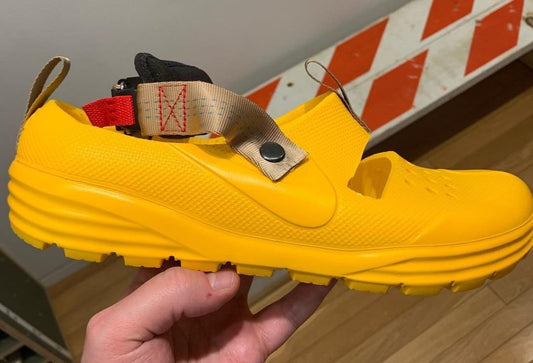 Tom Sachs mostra suas sandálias Nike Solarsoft