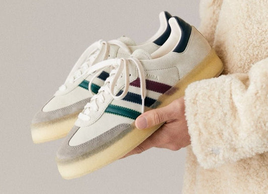 Vem aí os novos Ronnie Fieg x Clarks x Adidas Samba “Kithmas” - THE GAME