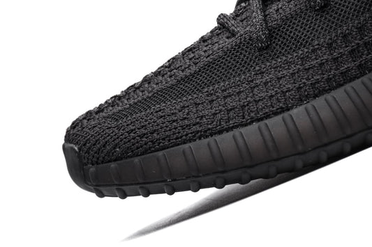 Versões do Yeezy Boost 350 V2 Black e Glow chegam finalmente ao Brasil - THE GAME