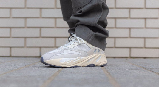 Yeezy Boost 700 "Analog" chega ao Brasil no próximo dia 27 - THE GAME