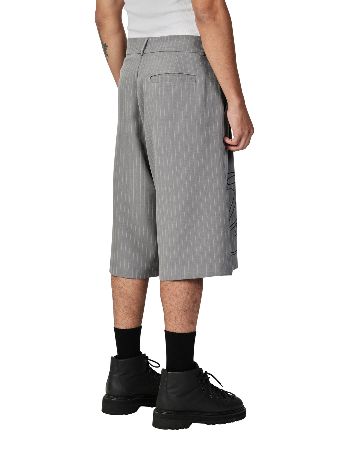 Tailored Jorts Thesaint "Cursive Gray"