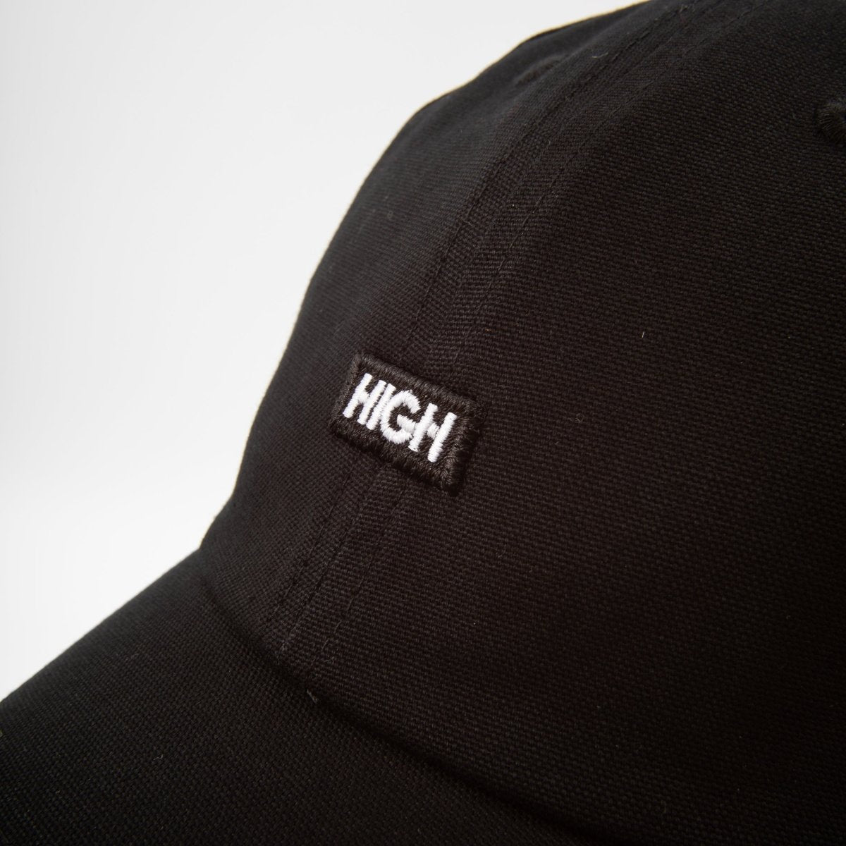 Cap 6 Panel Logo Line "Black" da HIGH COMPANY vendido pela THE GAME